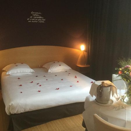 Hotel Le Castel à Fosses-La-Ville Extérieur photo