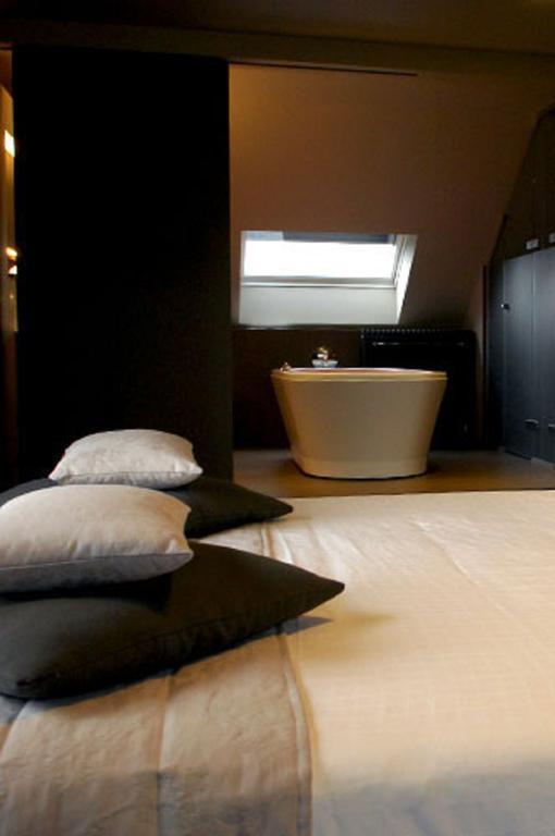 Hotel Le Castel à Fosses-La-Ville Chambre photo