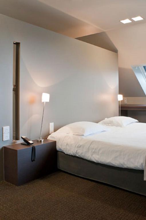 Hotel Le Castel à Fosses-La-Ville Chambre photo