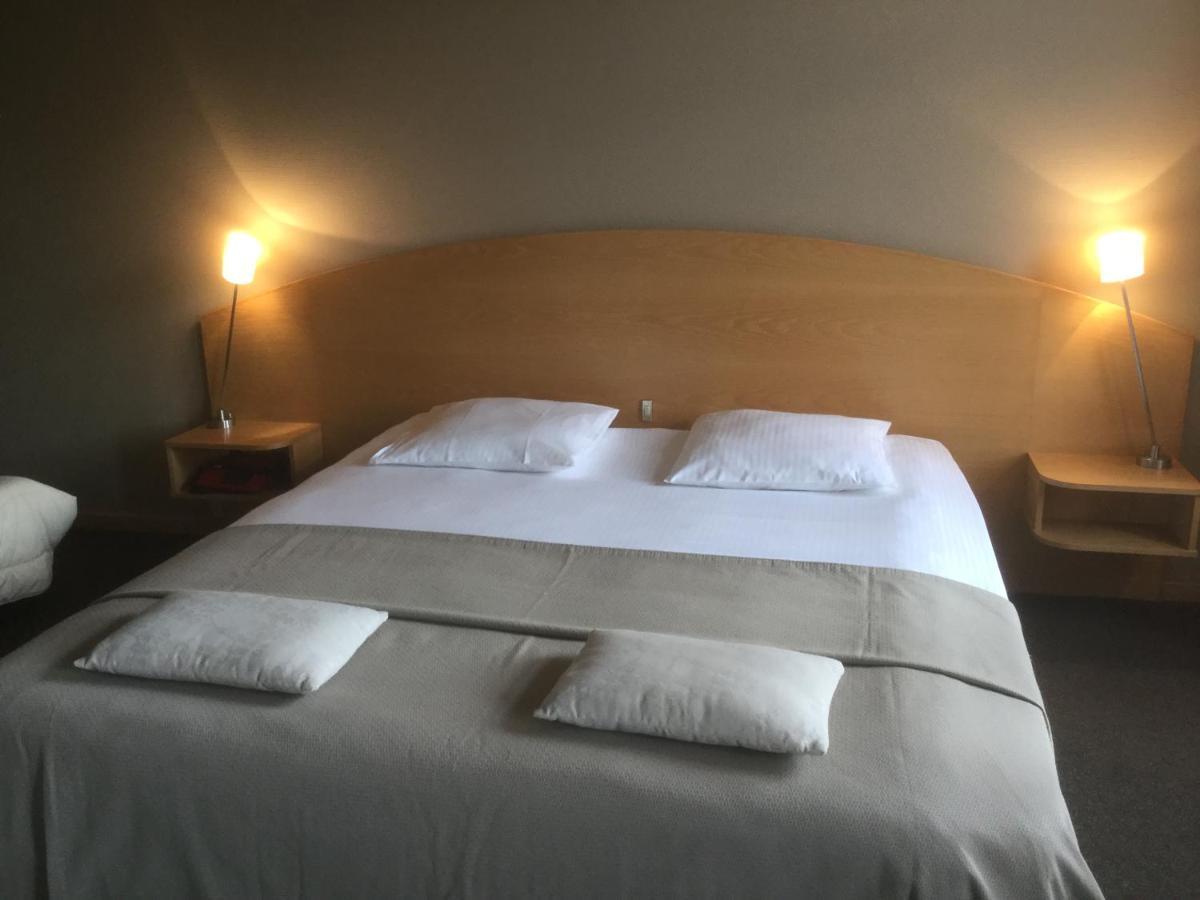 Hotel Le Castel à Fosses-La-Ville Extérieur photo