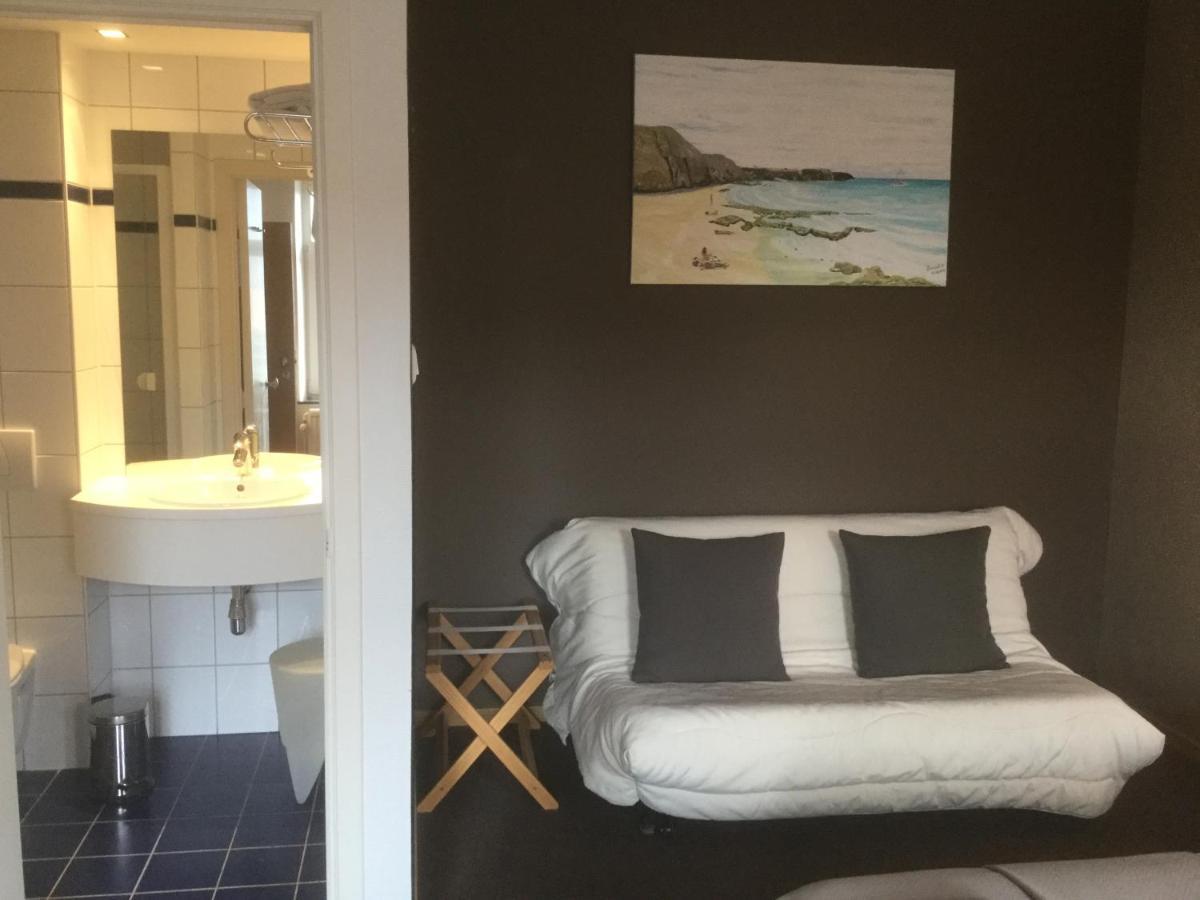 Hotel Le Castel à Fosses-La-Ville Extérieur photo