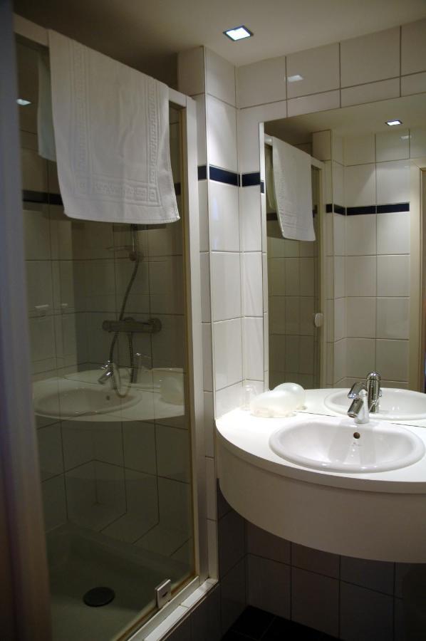 Hotel Le Castel à Fosses-La-Ville Extérieur photo